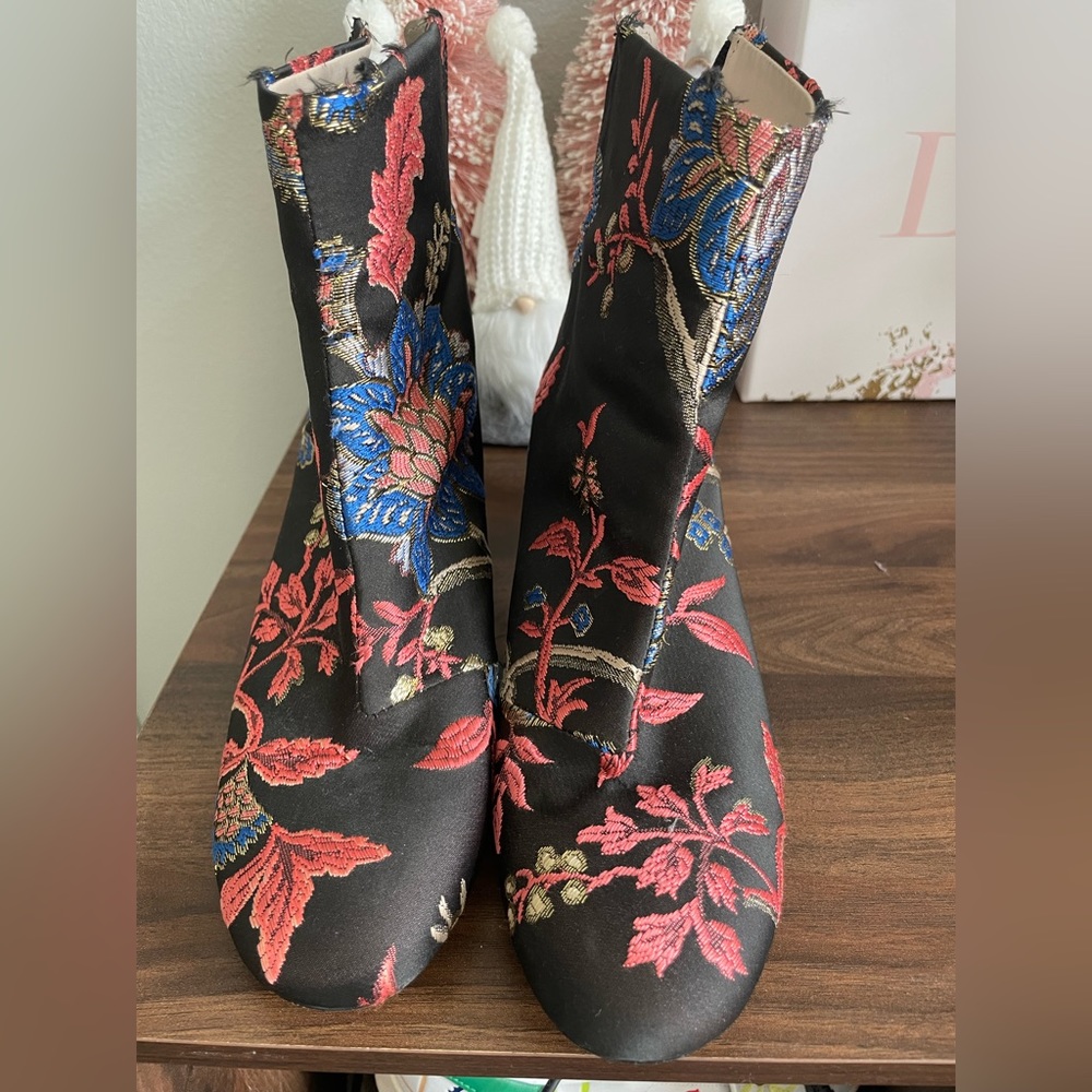 Zara Floral ankle heeled booties Size 5